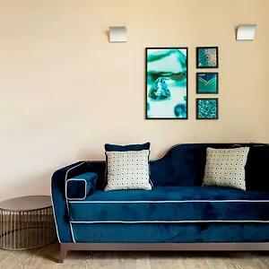 Amadomus Luxury מלון